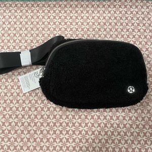 NWT Lululemon everywhere fleece belt bag